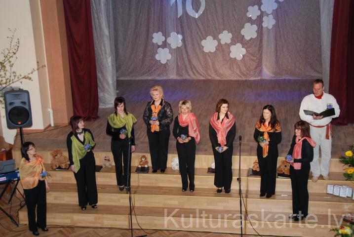 10. gadu jubilejas koncerta "Sadziedi un saziedi pavasarī" sākumā, 2010.g. 24.04